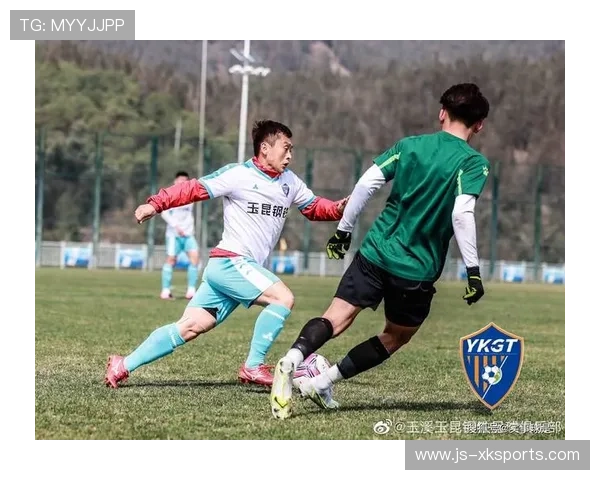 云南玉昆连续的边路传中带来巨大混战机遇